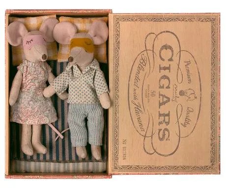 Maileg Mum & Dad Mice in Cigarbox